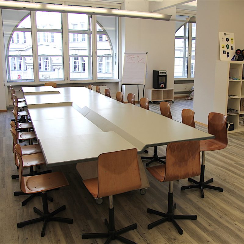 TUECHTIG-Meetingraum_NEU-2000x1333_quadrat